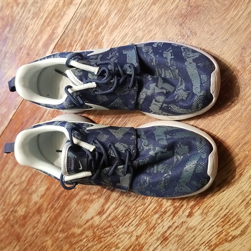 Nike size 7 Athletic Shoes